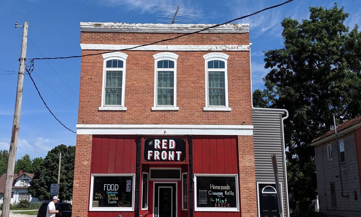 Nauvoo Apartment | The Red Front Suite - Sleeps 15