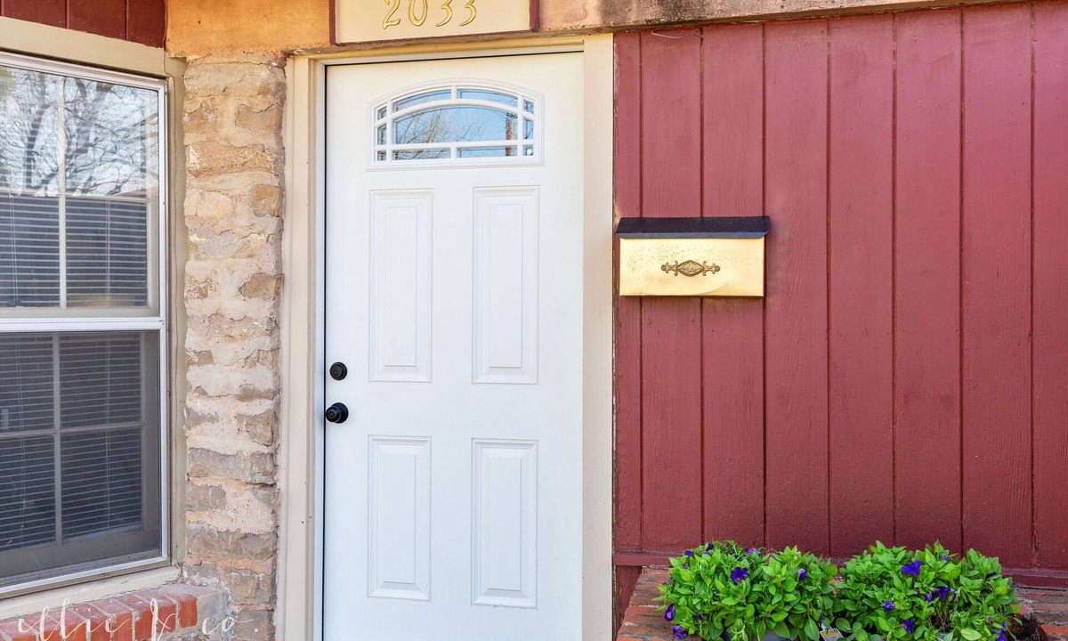 Sayles Blvd. Area Apartment | The Stiletto- Fashionable Stay