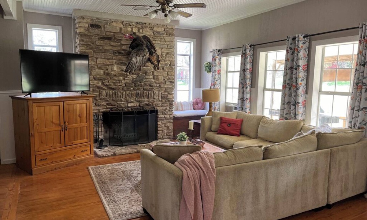 Hunt House | The Stone House has it all: nostalgia, adventure, modern comfort and serenity.