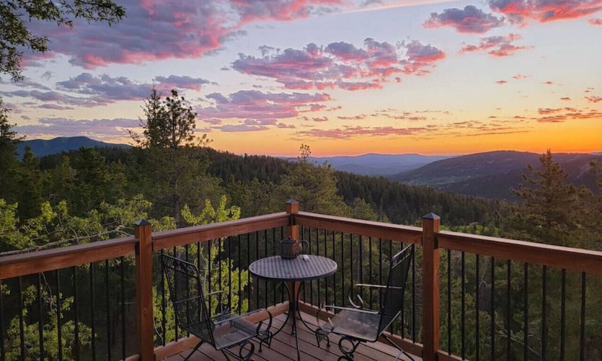 Shadow Mountain Cabin | The Tree House - Cozy, mountain cabin
