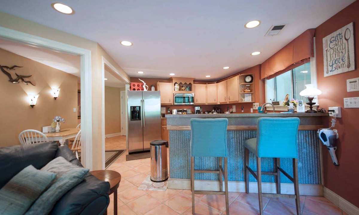 Pendleton House | THE WATERFALL WALKOUT & HILLTOP RETREAT, SLEEPS 10+, 4BR*2BA