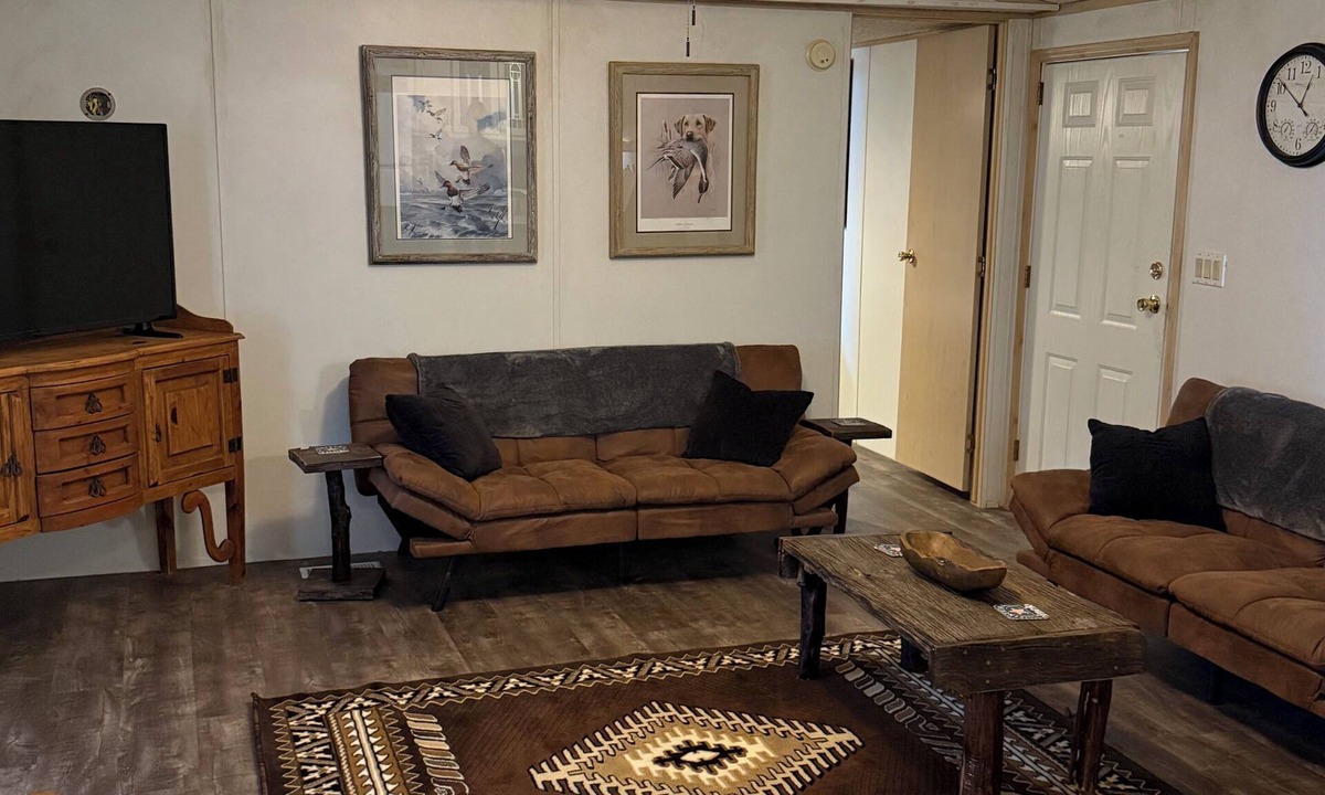 Reserve House | This charming and simple cottage offers 2 bedroom and close to popular places