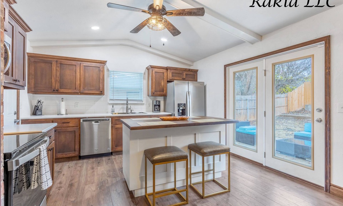 Central Oklahoma City House | This house is a 3 bedroom(s), 2 bathrooms, located in The Village, OK.
