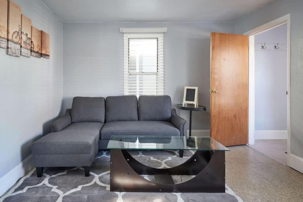 Cheyenne Apartment | This little house close to hospital,downtown & CFD