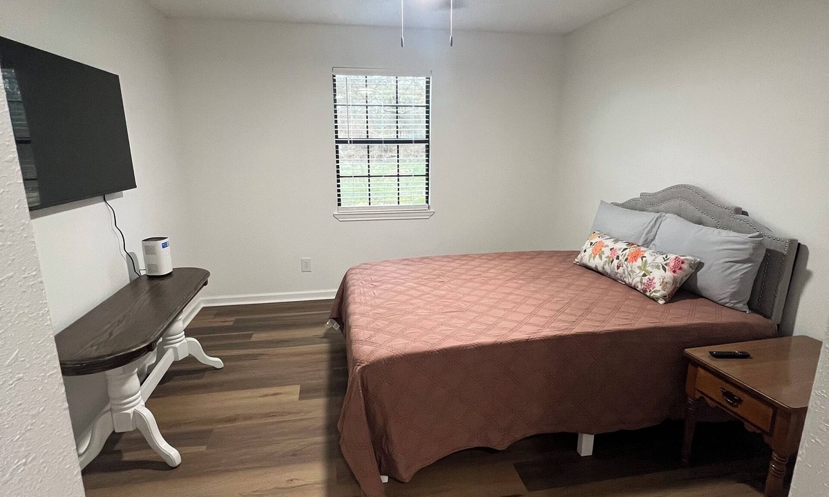 Longview House | This Little Light Peaceful Tiny House Retreat - Just 9 miles from Longview Mall