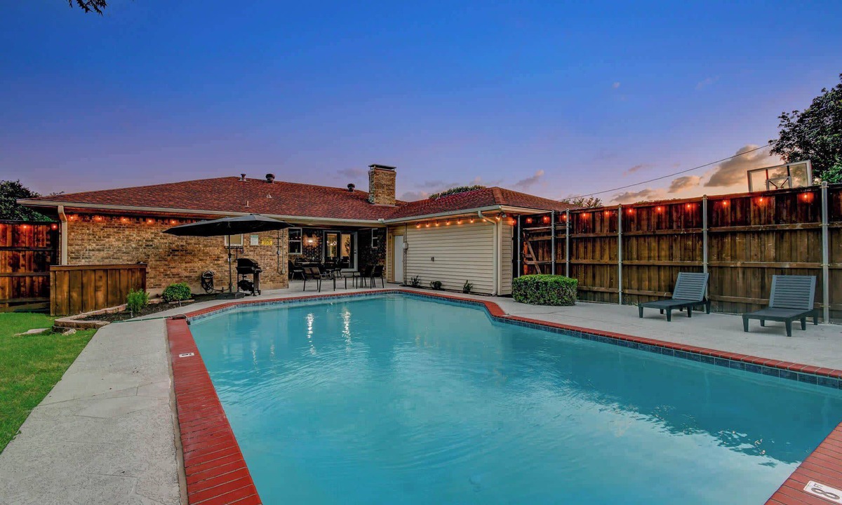 Far North Dallas House | Timeless Charm w/Pool, Backyard, Patio (5BD/2BA)