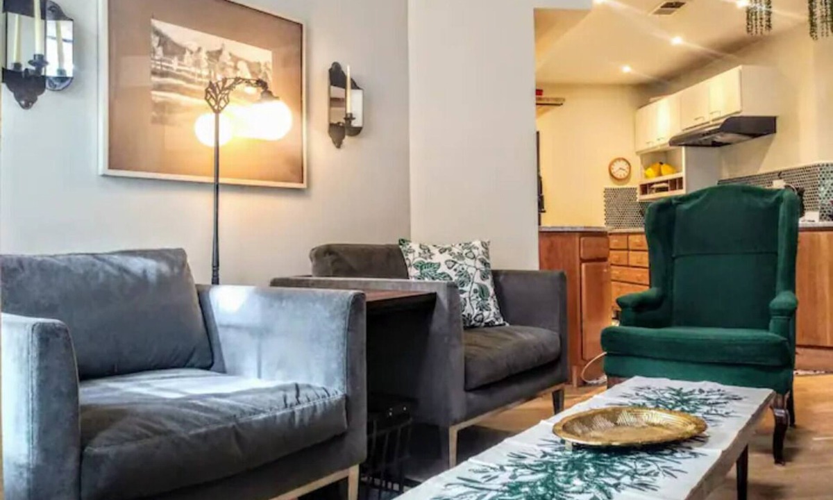 Glendale Condo | Top Floor. Cathedral Ceilings, Excellent Wi-FI - 20% off for 30 days