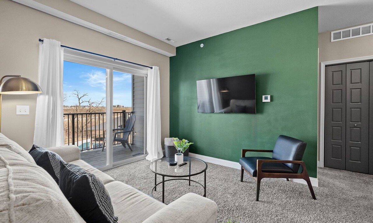 West Des Moines Apartment | Top Floor, Modern Suite with Balcony Pool Views