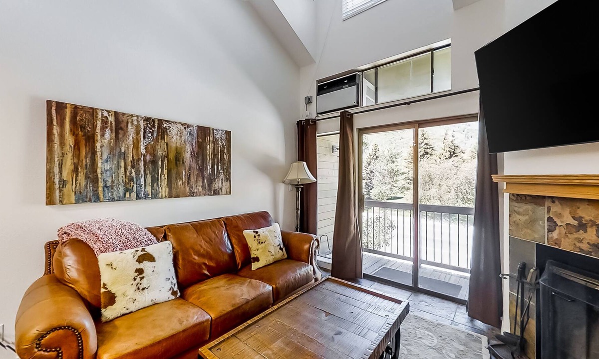 North Park City Condo | Top-Floor Snowcrest Condo | Fireplace, Pool & Hot Tub | Walk to Slopes & Bus