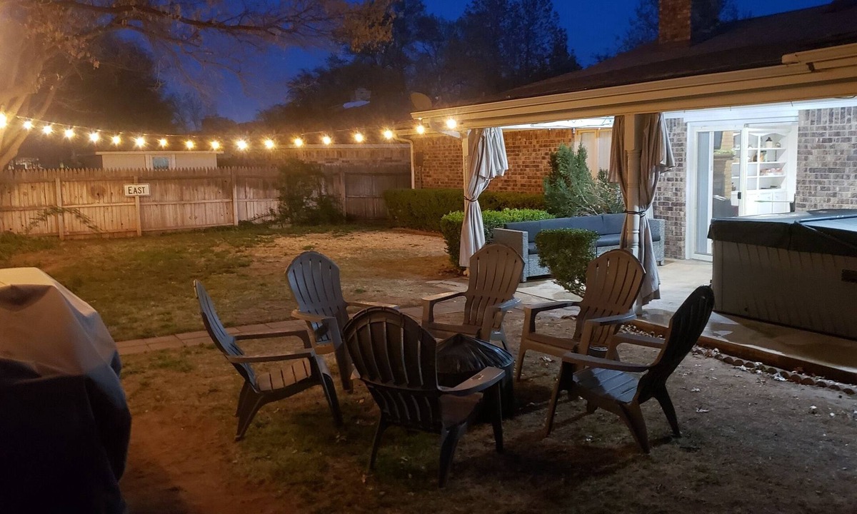 Lubbock House | TOTAL PRIVACY & TOTALLY PRIVATE HOT TUB, 4 Bed, 3 Bath, 2 Car - SLEEPS 14!