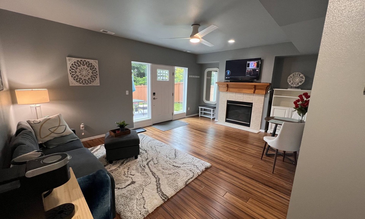 Lakeland North Apartment | Tranquil 2 bedroom apartment with private yard and deck