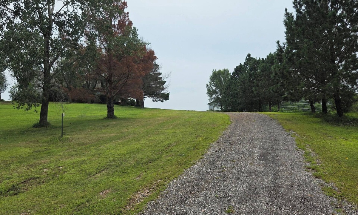 Dakota County House | Tranquil 2-bedroom farmhouse with AC in charming Hubbard west edge of Landmand