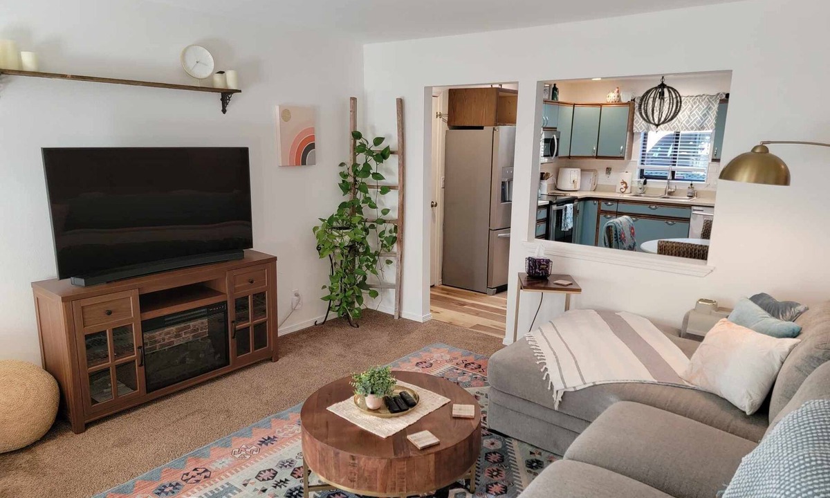 Moses Lake Condo | Tranquil 2-Bedroom Zen Condo Fully Stocked Kitchen, Patio, & Next to Golf Course