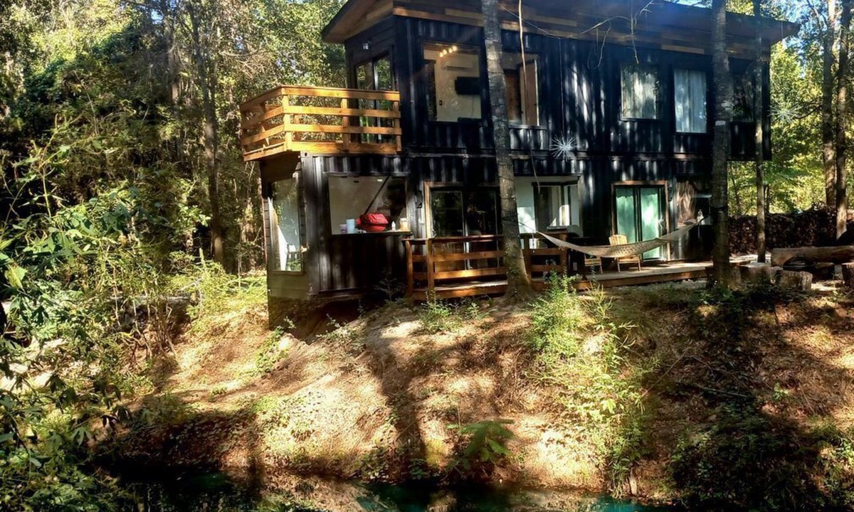Plantersville Cabin | Tranquil Creekside Container with Private Waterfall Near Renaissance Festival | Magnolia, Texas