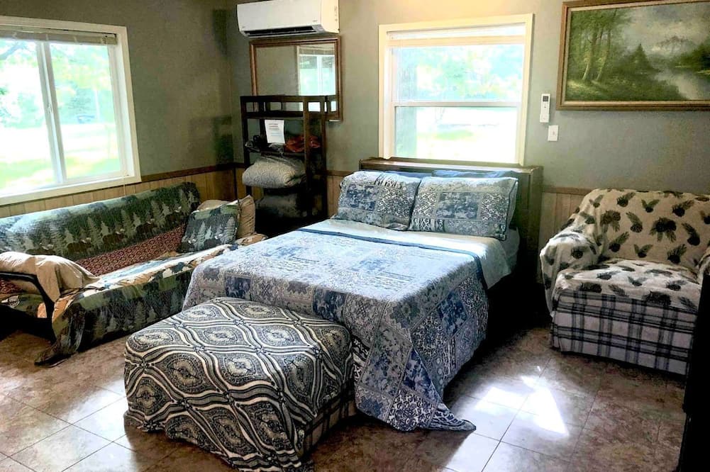 Saffell Cabin | Tranquil Lakefront Cabin Surrounded by Woods, Wildlife & Scenic Trails in Williford, Arkansas