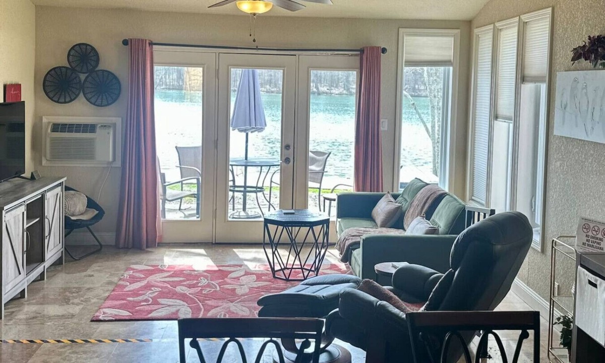 Mid America Apartment | Tranquil Lakeside Country Getaway!- Pet Friendly