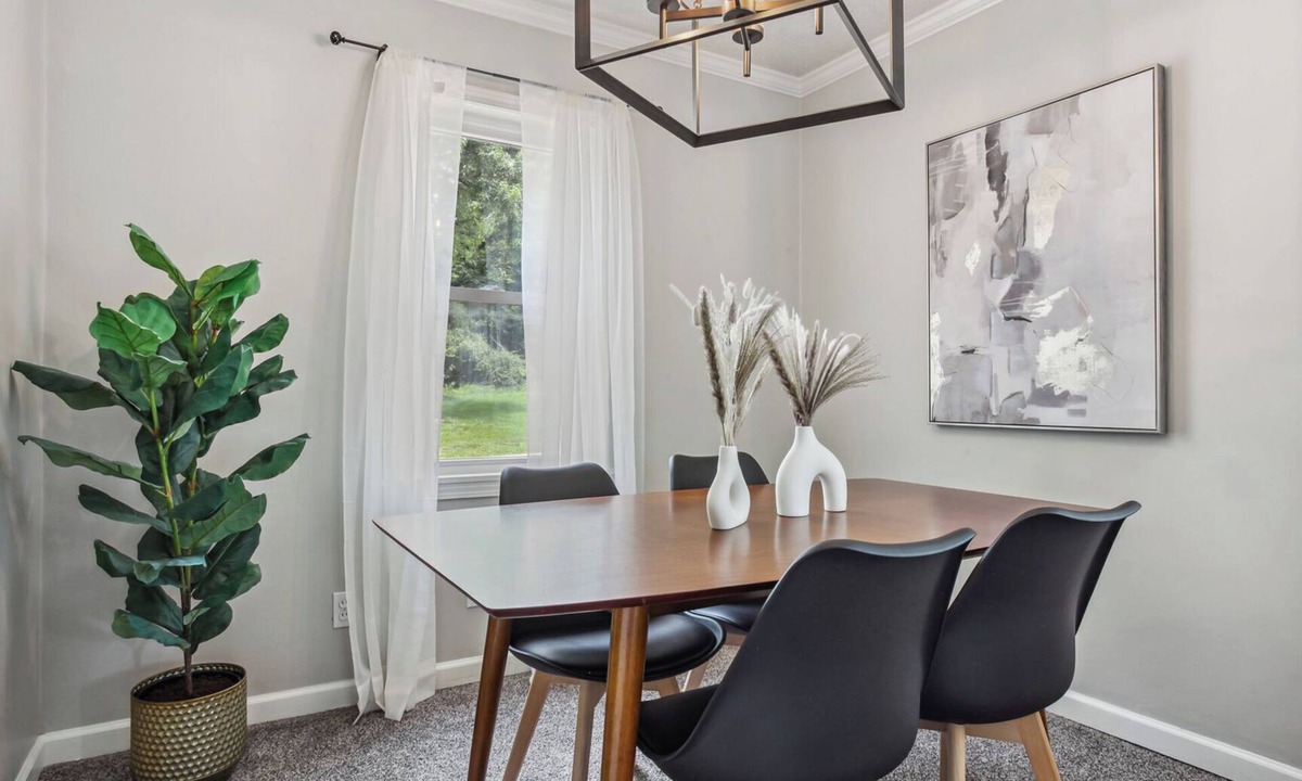 Overland Park House | Travel-Ready Home, Safe Area, Easy Stadium Drive