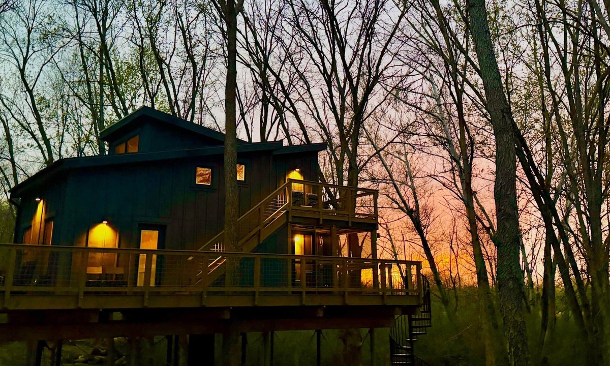 Ottawa Resort | Treehouse 4 - Treehouses at Starved Rock