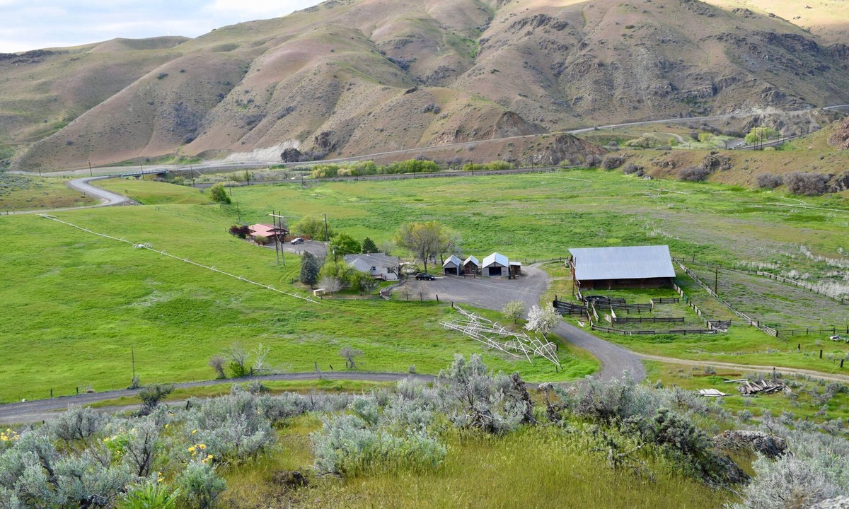 Huntington House | Triple L Ranch. Dog Friendly. Private escape only 10 minutes to Snake River.