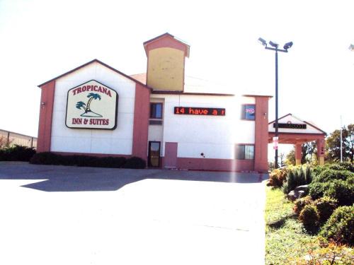 Northwest Dallas Hotel | Tropicana Inn and Suites