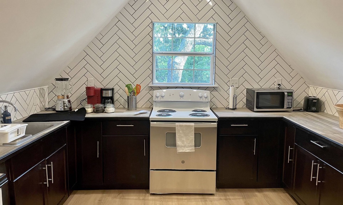 Denton Apartment | Twist of Orange by TWU