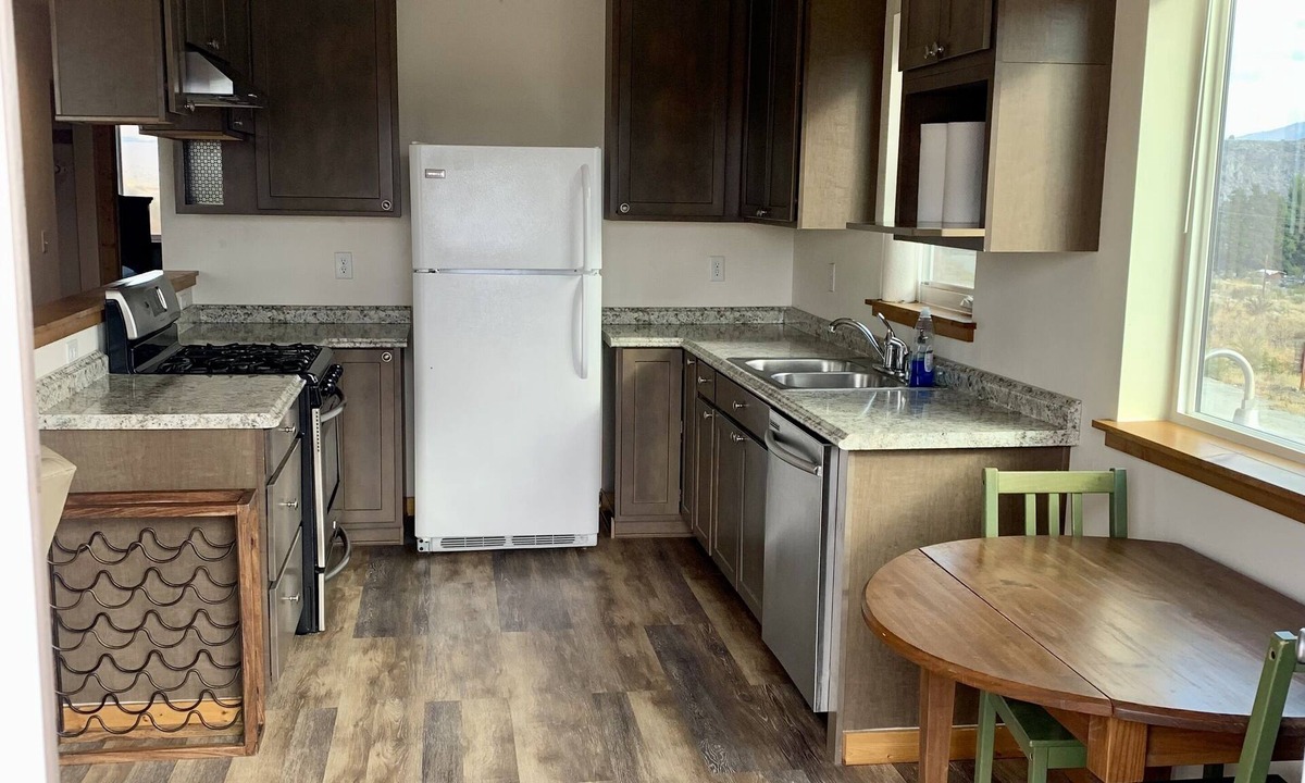 Pateros Apartment | Two Bedroom Apt. in Pateros- 18 mi to Chelan, 44 mi to Winthrop, River views!