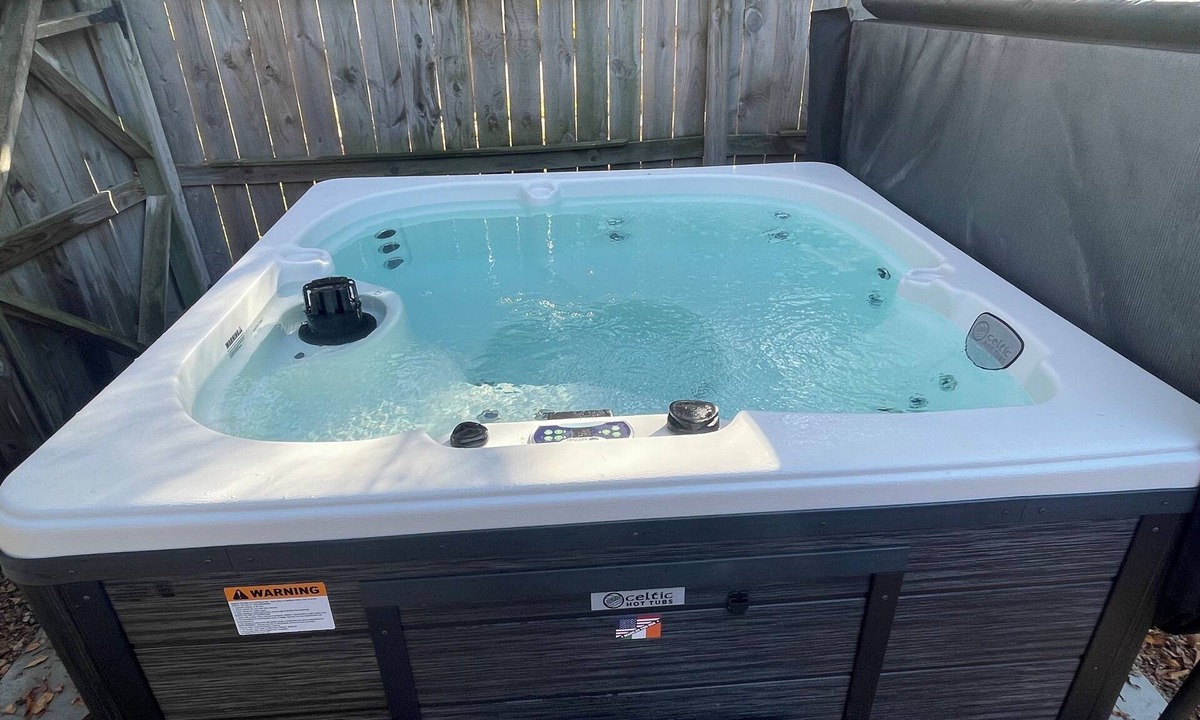 Lincoln House | Ultimate Family Retreat Pool Hot Tub Arcade Theatre Room Firepit