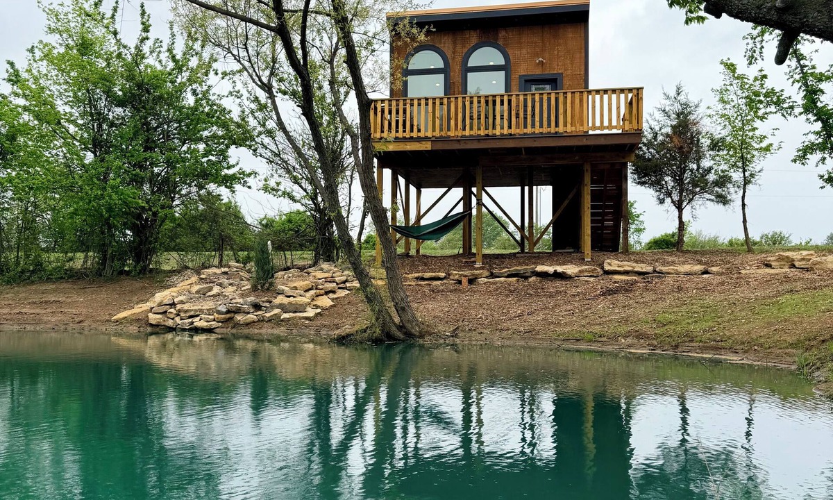 Jackson County Cabin | Unique 10-Acre Escape: Treehouse Studio, Fishing Ponds, Fire Pit, Pizza Oven