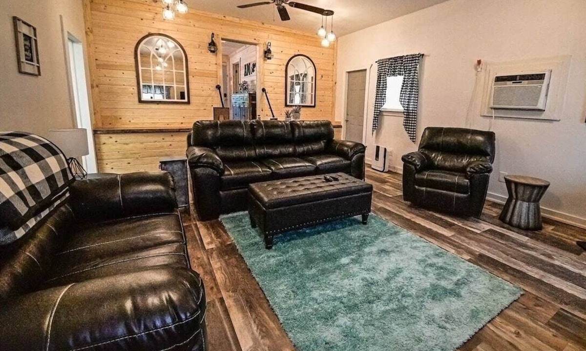 Hatfield House | Unique 2 BR Spacious Cottage Repurposed Ostrich Barn with fishing pond & boat.