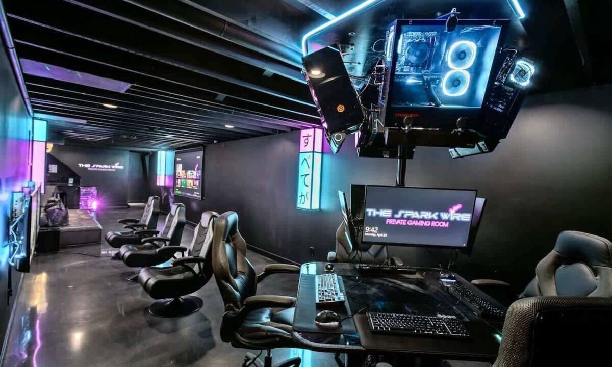 Platte City House | Unique Gaming Suite Sleeps 10 Mins to Airport MAJOR INTERNATIONAL SPORTING EVENT