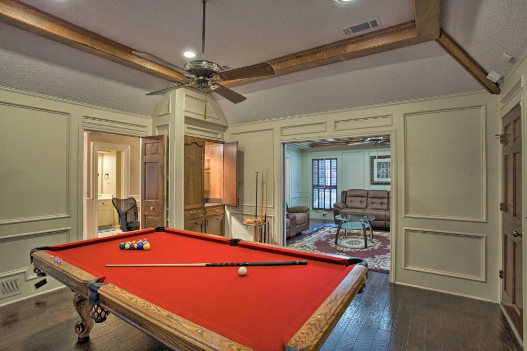 McKinney House | Unwind Fireside & Play Pool! Idyllic McKinney Home