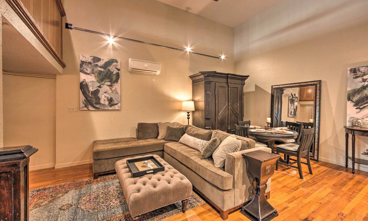 Marshall Apartment | Updated Apartment in Historic Dtwn Marshall!