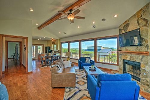 Medicine Park House | Updated Cabin w/360-Degree Mtn View: 1 Mi to Lake