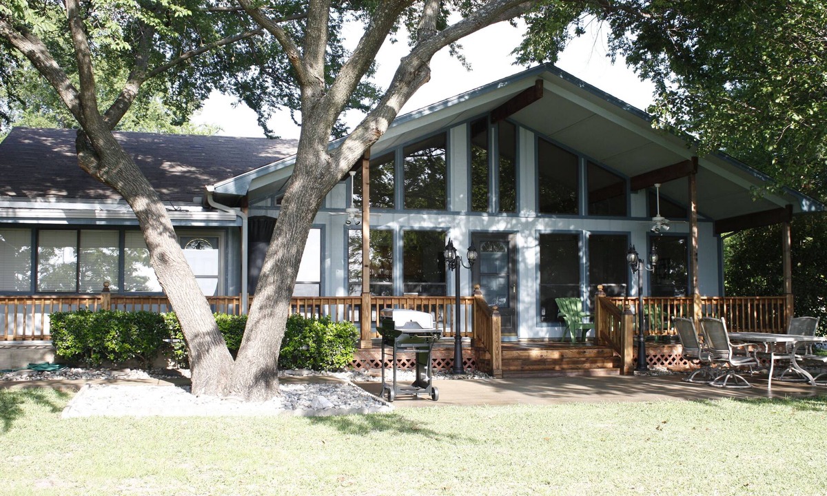 Gun Barrel City House | Updated Cedar Creek Lake Retreat with Open Water Views, Fishing Dock & Kayak