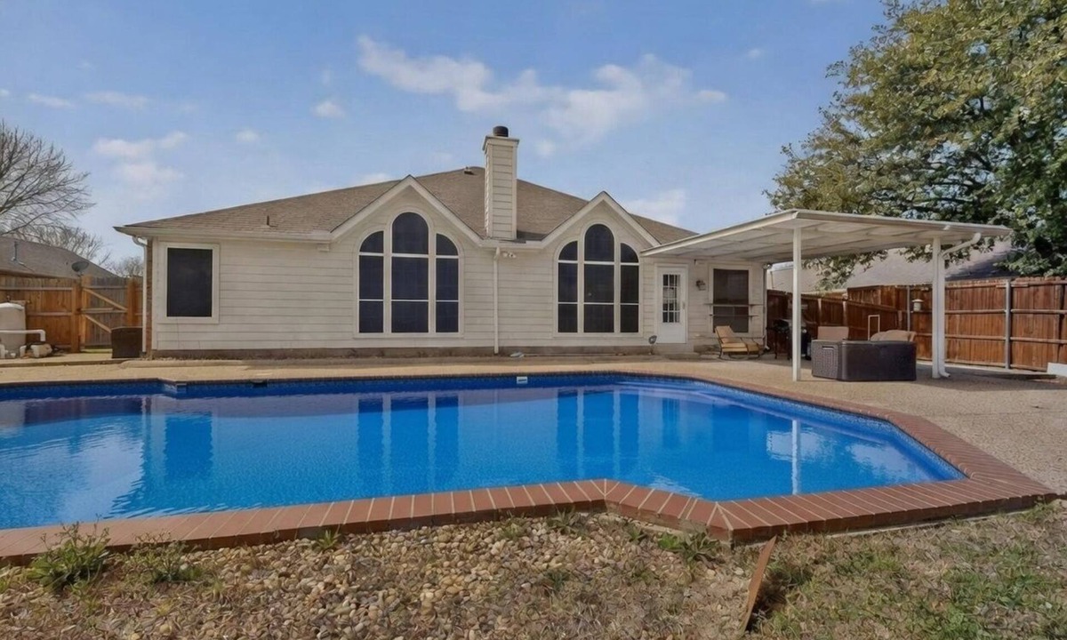 Lake Dallas House | Upgraded Pool Home Minutes to UNT & Denton