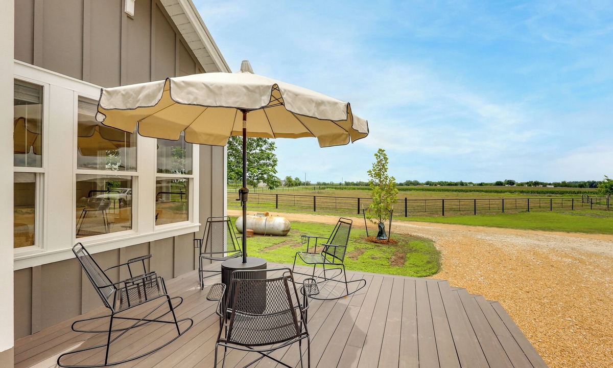 Milam County House | Upscale Home on 120 Acres: Near Wedding Venues!