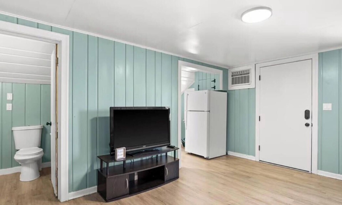 West Clarkston-Highland Apartment | Upstairs Apartment in Downtown Clarkston