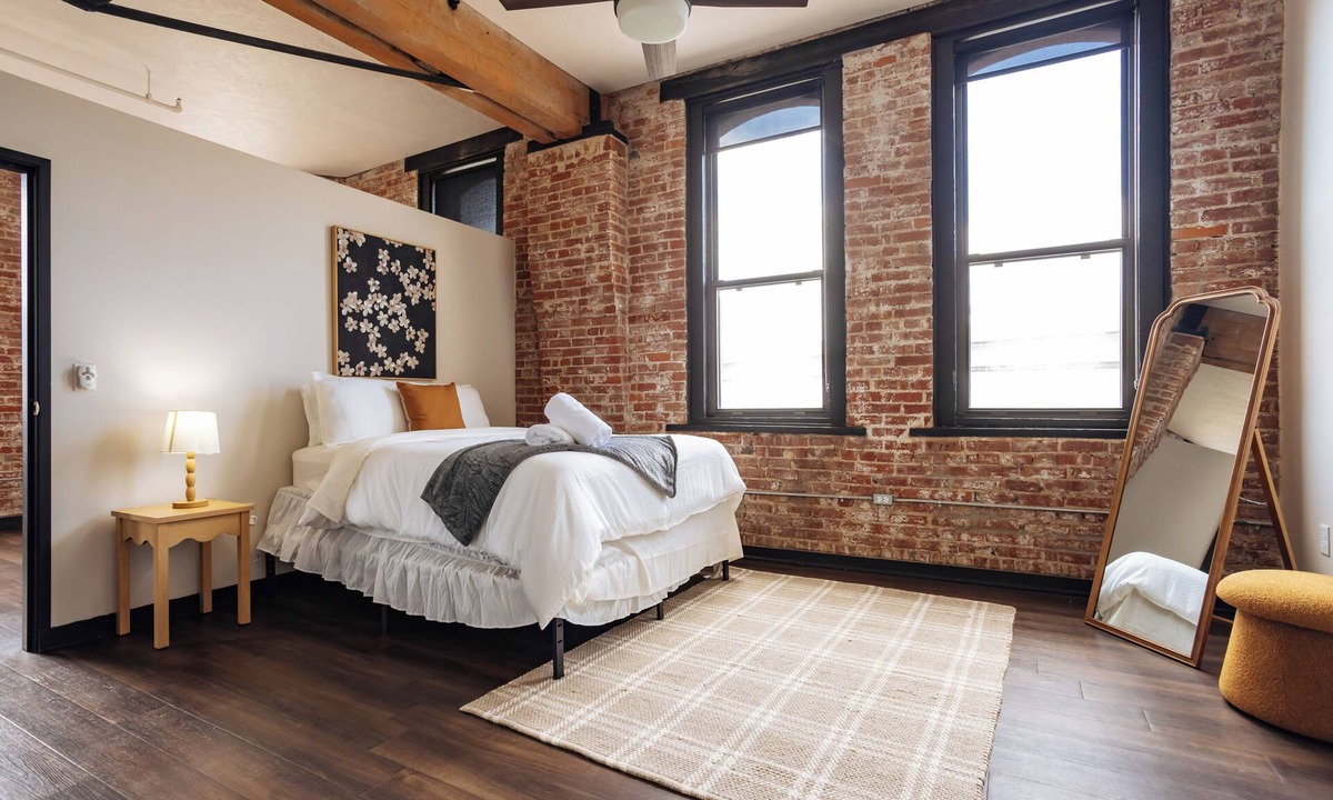 Kansas City Apartment | Urban 2BR Loft | Skyline Sunsets + Streetcar
