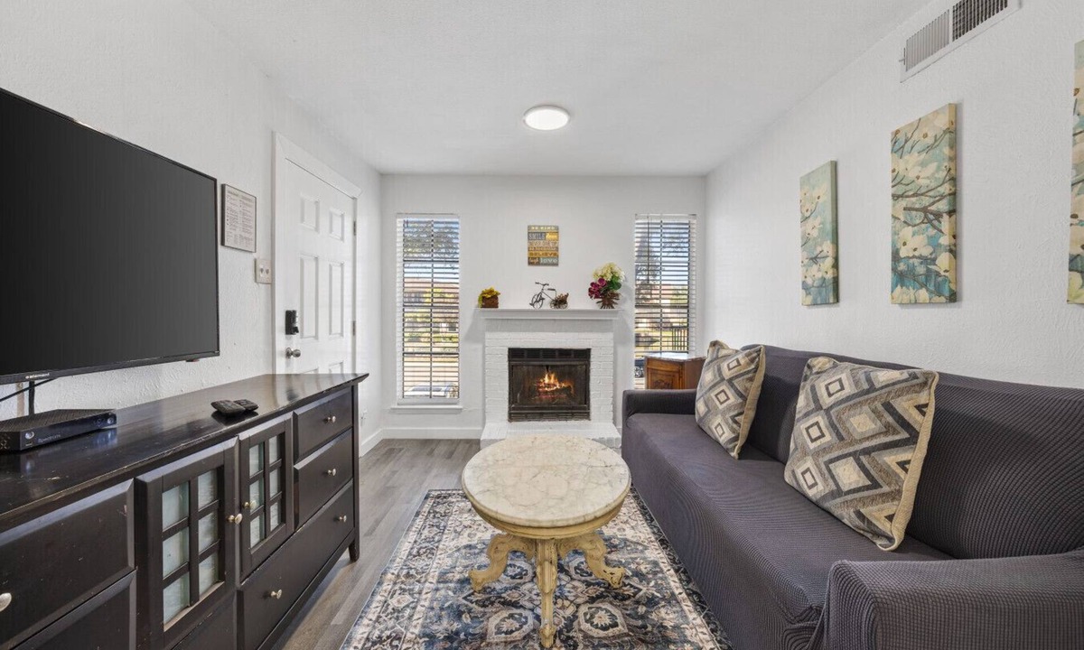 Park Central Apartment | Urban Apartment. Perfect for long term stays!