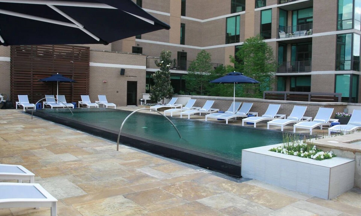 Glencoe Hotel | Urban Spa Haven: 4 Spacious Rooms with Pool, Steakhouse & Steps from Katy Trail