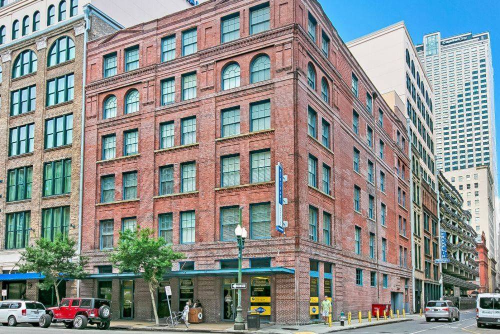 Central Business District Hotel | Hotel ∙ Gorgeous condo in Merchant Lofts by Hosteeva
