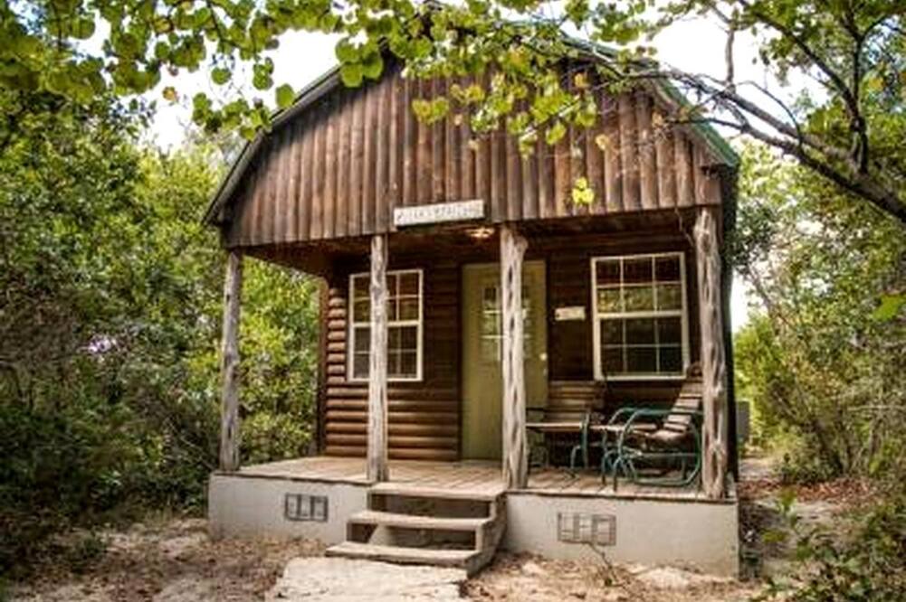 Paluxy Cabin | Vacation Cabin Rental with a Private Hot Tub near Fort Worth, Texas