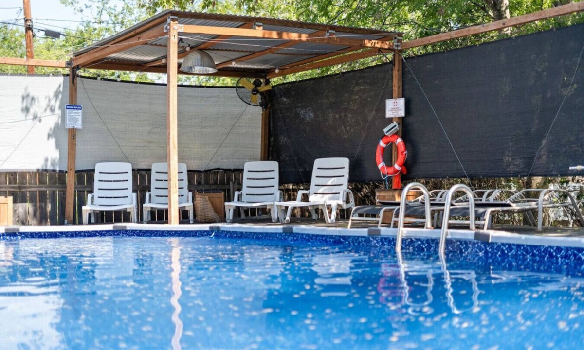 Belton House | Venue 1925 with pool