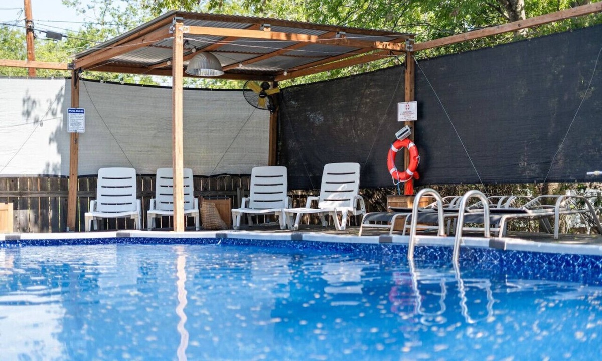 Belton House | Venue 1925 with pool