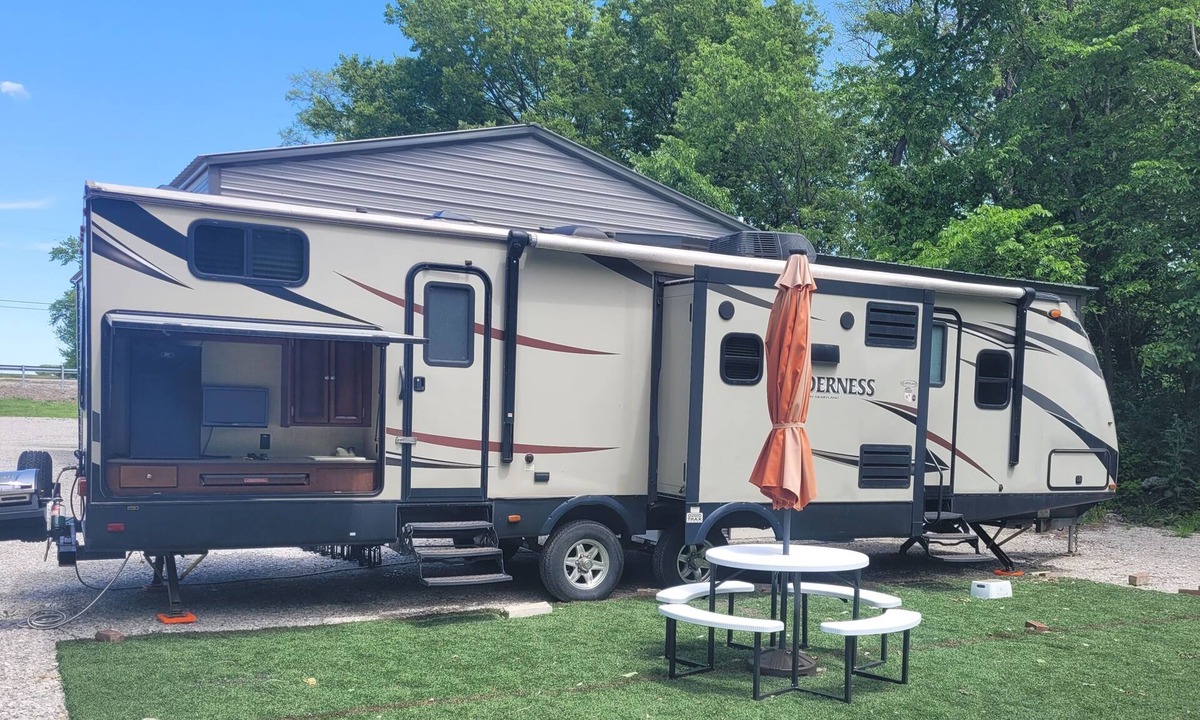 Dorsey House | Very Nice RV set up and ready on multiple acres near peaceful Bethalto Illinois
