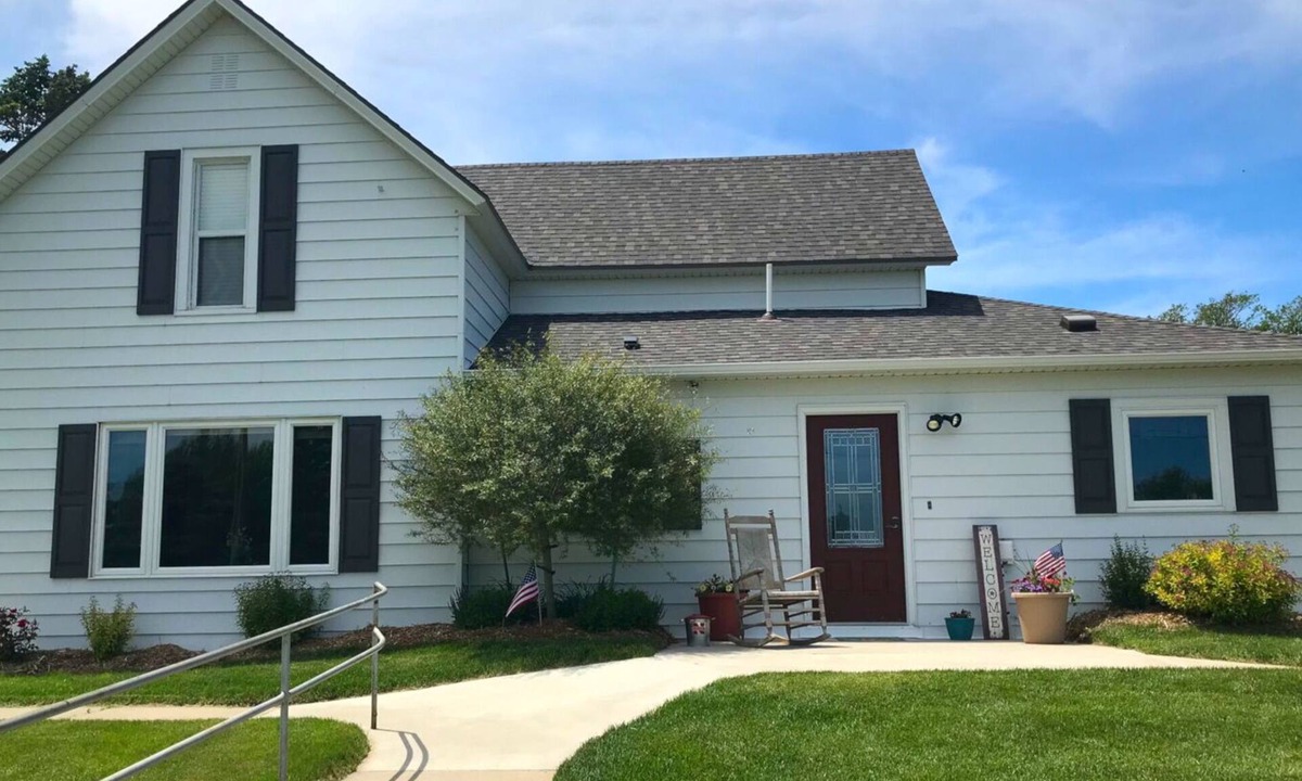 Albion House | Very Nice Two Story Country House