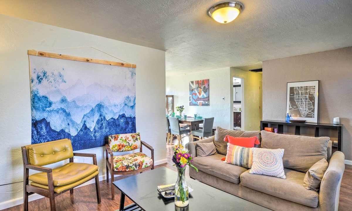 Montgomery Park House | Vibrant ABQ Adobe Den: Mtn Views, Walk to Park!