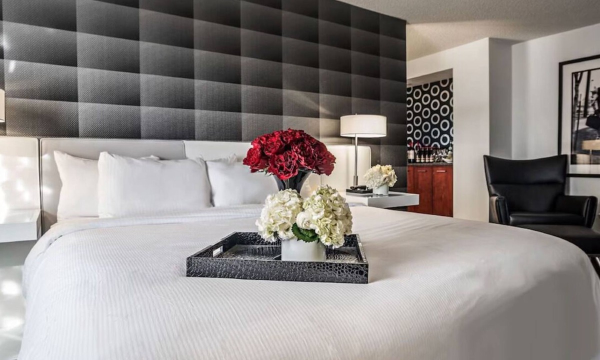 Downtown Denver Hotel | Vibrant Downtown Stay| Walk to Colorado Convention Center | Business Convenience