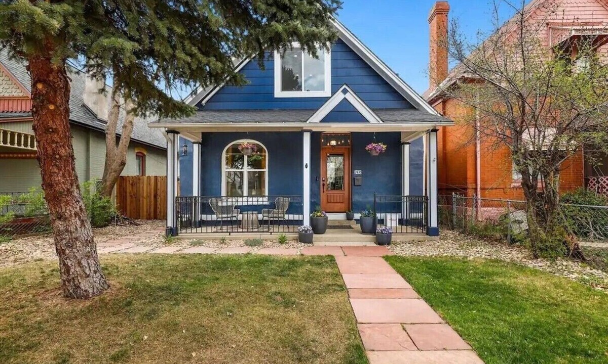 City Park West House | Victorian house near RINO/DT w/yard and hot tub!