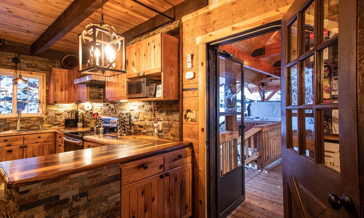 Leavenworth Ski Chalet | Views! Close to town, golfing, river and hiking. Incredible hot tub!